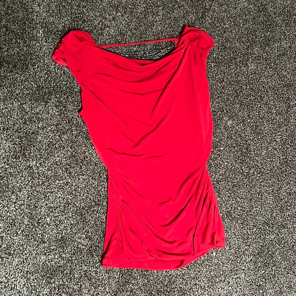 Very cute on, I got it as a gift but it wasn’t my style trying to pass it on.